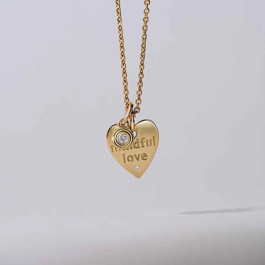 A Mindful love Heart 18K Gold or Whitegold Pendant w. Lab-Grown Diamond